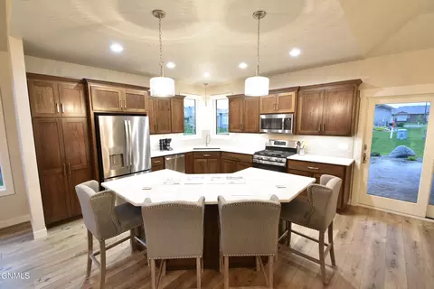 Kitchen - 927 Cornerstone Ln, Bismarck, ND 58503 photo 1 of 2