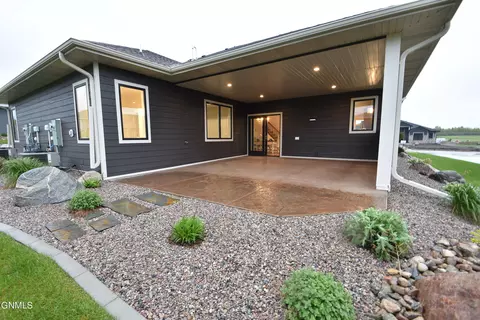 Exterior - 927 Cornerstone Ln, Bismarck, ND 58503 photo 3 of 3