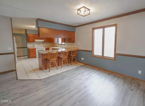 1310 25th St W, Williston, ND 58801 photo 8