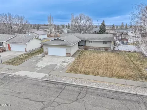 1310 25th St W, Williston, ND 58801