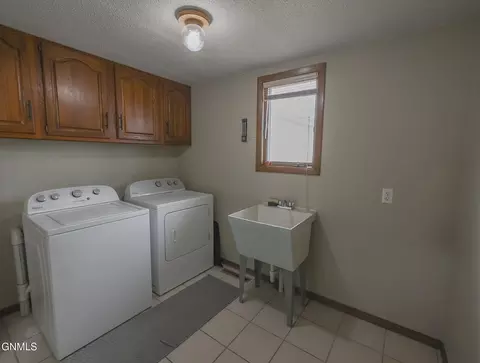 1310 25th St W, Williston, ND 58801 photo 12