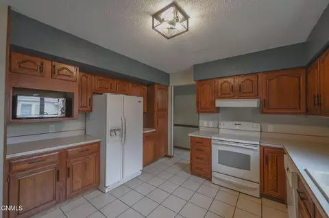 1310 25th St W, Williston, ND 58801 photo 5