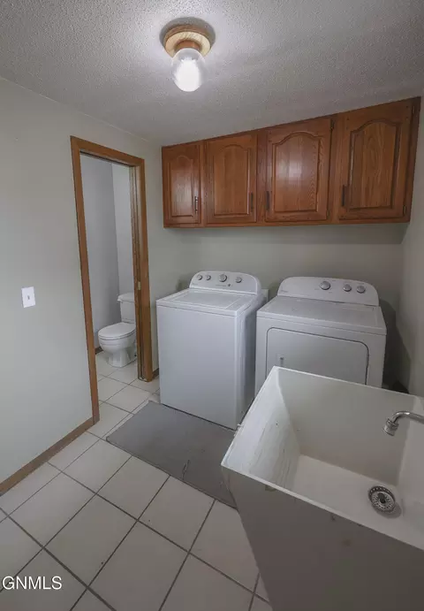 1310 25th St W, Williston, ND 58801 photo 13