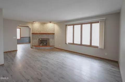 1310 25th St W, Williston, ND 58801 photo 18
