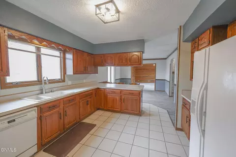 1310 25th St W, Williston, ND 58801 photo 9