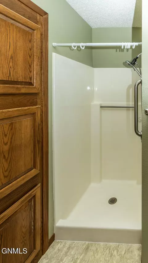 427 Brandon Dr E, Bismarck, ND 58503 photo 20