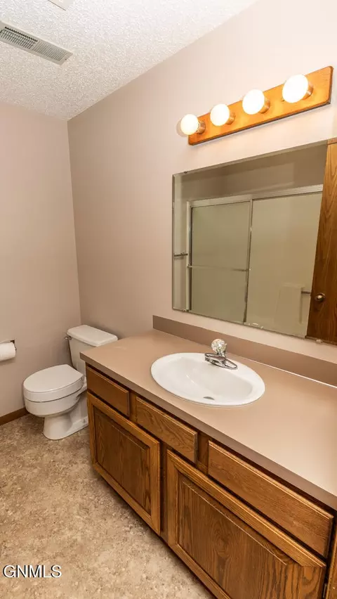 427 Brandon Dr E, Bismarck, ND 58503 photo 33