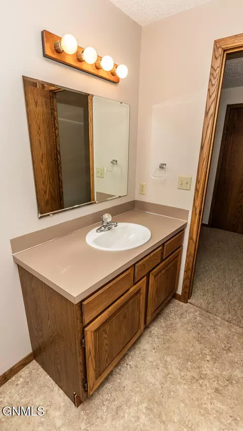 427 Brandon Dr E, Bismarck, ND 58503 photo 34