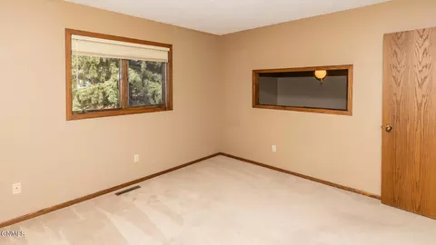 427 Brandon Dr E, Bismarck, ND 58503 photo 22