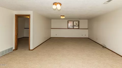 427 Brandon Dr E, Bismarck, ND 58503 photo 30