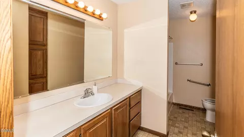 427 Brandon Dr E, Bismarck, ND 58503 photo 23