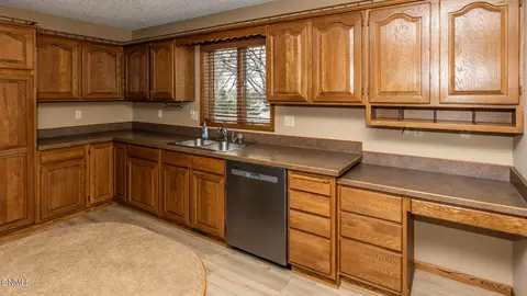 427 Brandon Dr E, Bismarck, ND 58503 photo 16