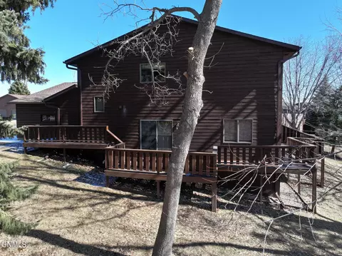 427 Brandon Dr E, Bismarck, ND 58503 photo 41