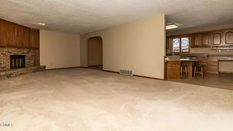 427 Brandon Dr E, Bismarck, ND 58503 photo 3