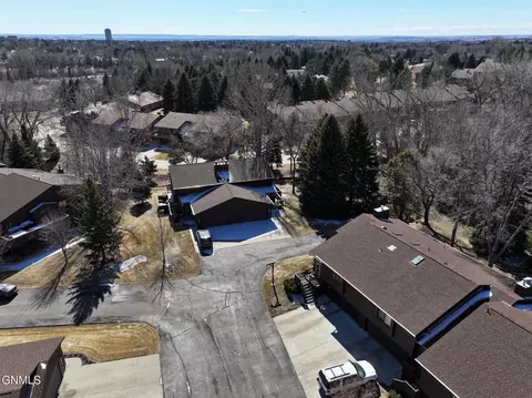 427 Brandon Dr E, Bismarck, ND 58503 photo 43