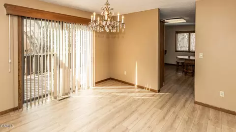 427 Brandon Dr E, Bismarck, ND 58503 photo 9