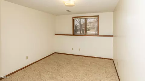 427 Brandon Dr E, Bismarck, ND 58503 photo 31