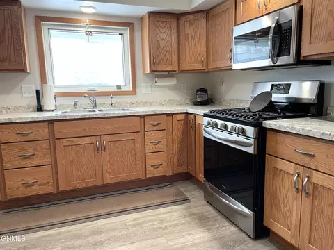 937 1st St N, Carrington, ND 58421 photo 8