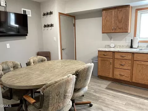 937 1st St N, Carrington, ND 58421 photo 4