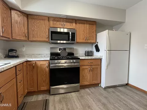 937 1st St N, Carrington, ND 58421 photo 3