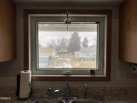 937 1st St N, Carrington, ND 58421 photo 12