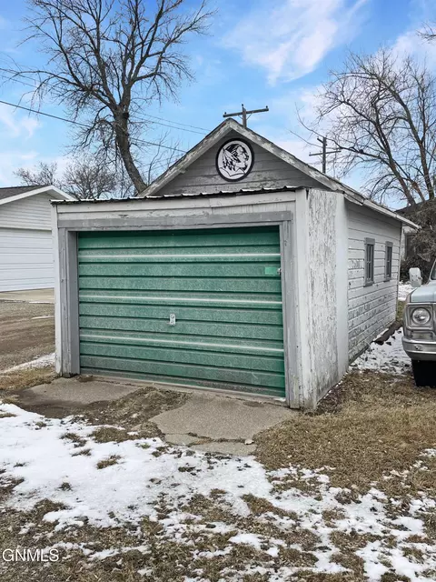 937 1st St N, Carrington, ND 58421 photo 27