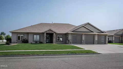 3727 Pebbleview Cir, Bismarck, ND 58503