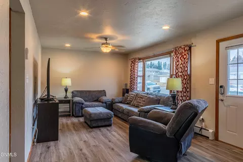 1406 Central Dr, Mandan, ND 58554 photo 3
