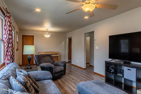 1406 Central Dr, Mandan, ND 58554 photo 2