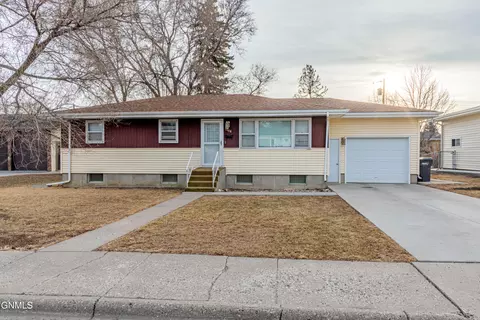 1406 Central Dr, Mandan, ND 58554