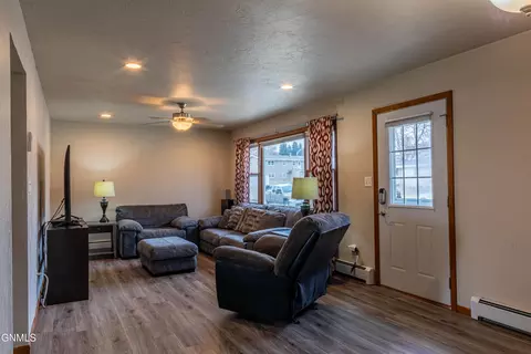 1406 Central Dr, Mandan, ND 58554 photo 4
