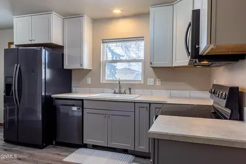 1406 Central Dr, Mandan, ND 58554 photo 6