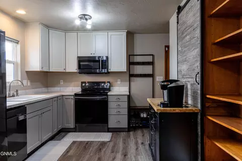1406 Central Dr, Mandan, ND 58554 photo 9
