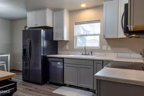 1406 Central Dr, Mandan, ND 58554 photo 11