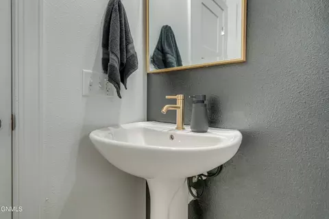 Bath - 1331 Bayview Ct, Bismarck, ND 58504 photo 5 of 15