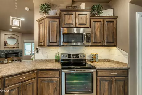 Kitchen - 1331 Bayview Ct, Bismarck, ND 58504 photo 3 of 7