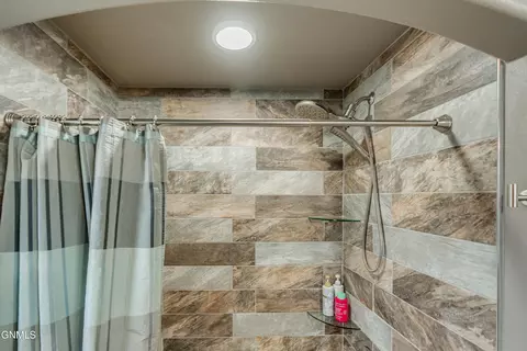 Bath - 1331 Bayview Ct, Bismarck, ND 58504 photo 8 of 15