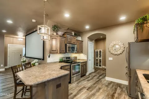 Kitchen - 1331 Bayview Ct, Bismarck, ND 58504 photo 4 of 7