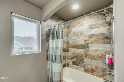 Bath - 1331 Bayview Ct, Bismarck, ND 58504 photo 7 of 15