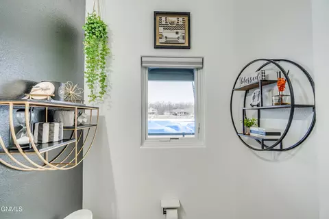 Bath - 1331 Bayview Ct, Bismarck, ND 58504 photo 4 of 15