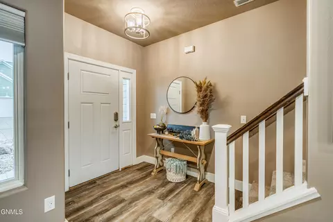 Entry Way - 1331 Bayview Ct, Bismarck, ND 58504 photo 2 of 5