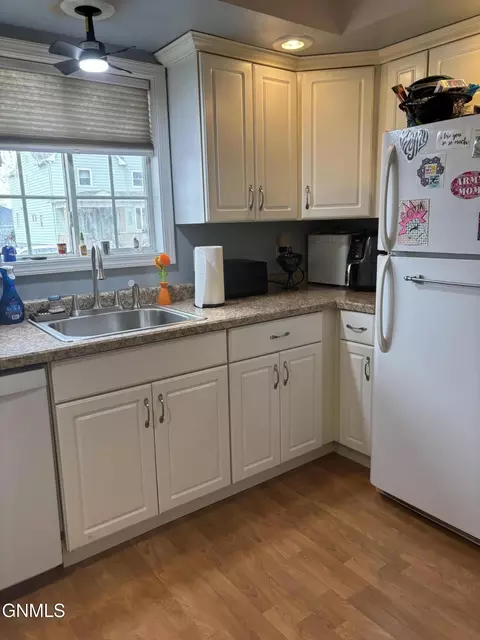 305 W Broadway W, Williston, ND 58801 photo 4