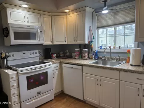 305 W Broadway W, Williston, ND 58801 photo 3