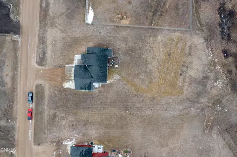 13679 Hawthorn Loop, Williston, ND 58801 photo 38