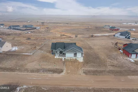 13679 Hawthorn Loop, Williston, ND 58801 photo 36