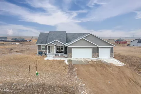 13679 Hawthorn Loop, Williston, ND 58801 photo 34