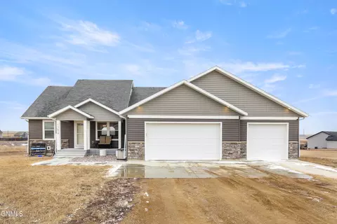 13679 Hawthorn Loop, Williston, ND 58801