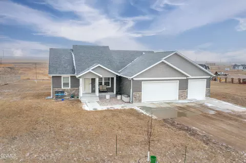 13679 Hawthorn Loop, Williston, ND 58801 photo 42