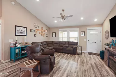 13679 Hawthorn Loop, Williston, ND 58801 photo 8