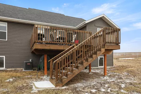 13679 Hawthorn Loop, Williston, ND 58801 photo 30